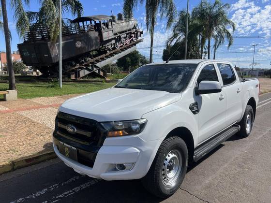 FORD RANGER 2.2 XL 4X4 CD 16V DIESEL 4P MANUAL FORD RANGER 2.2 XL 4X4 CD 16V DIESEL 4P MANUAL